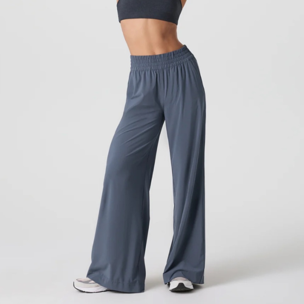 Vuori Villa Wideleg pant in Smoke XL